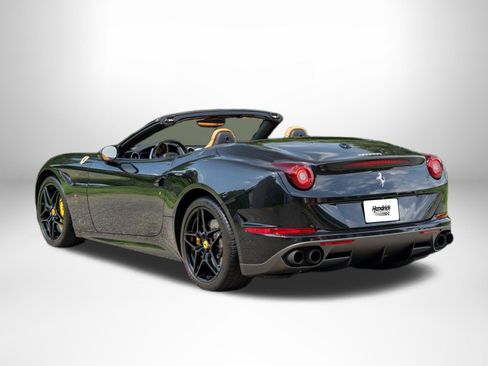 Used 2018 Ferrari California T RWD image 2