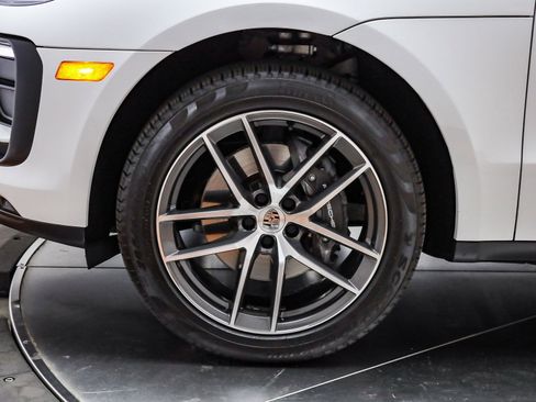 Used 2023 Porsche Macan image 10