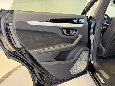 Used 2022 Lamborghini Urus image 53
