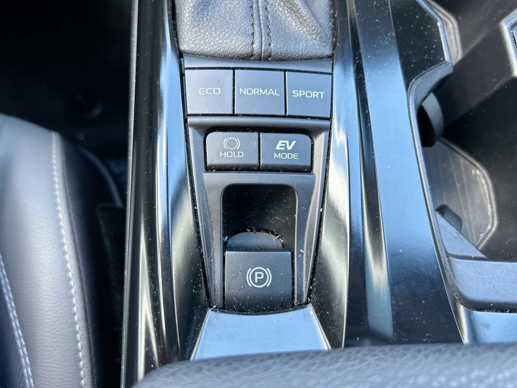 Used 2025 Toyota Camry SE w/ Convenience Package FWD image 34