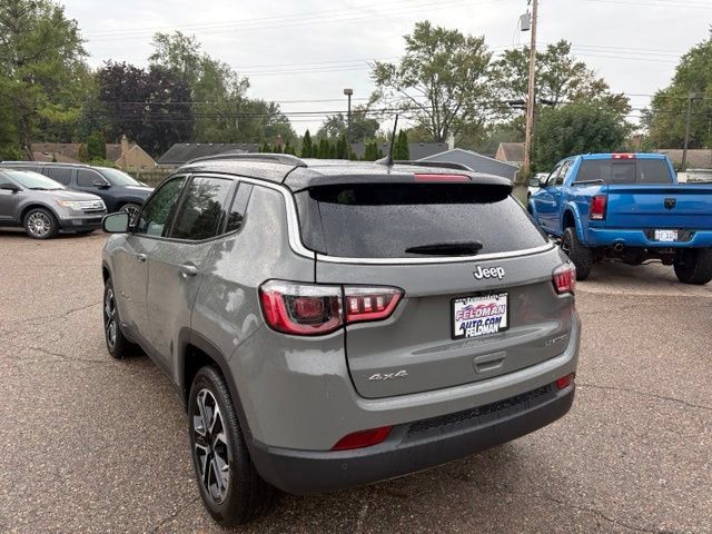 Used 2024 Jeep Compass Limited AWD/4WD image 3
