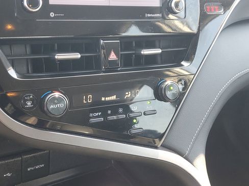 Used 2024 Toyota Camry SE image 20