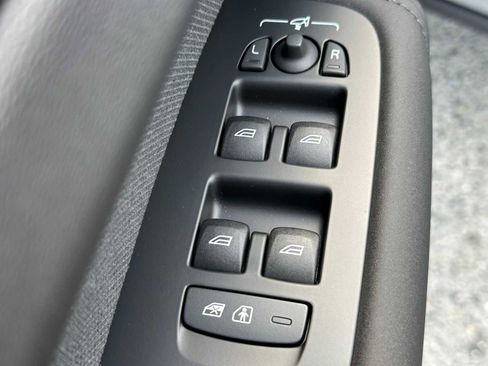 New 2026 Volvo XC60 B5 Ultra w/ Climate Package image 21