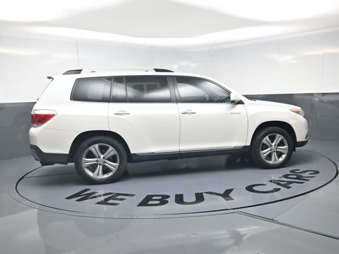 Used 2011 Toyota Highlander Limited w/ Tow Pkg AWD/4WD image 10