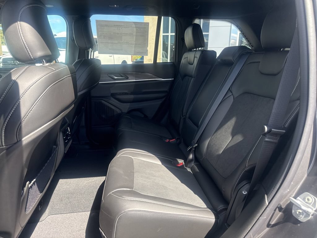 New 2026 Jeep Grand Cherokee Altitude AWD/4WD image 10