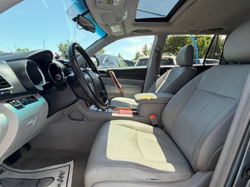 Used 2010 Toyota Highlander Limited AWD/4WD image 8