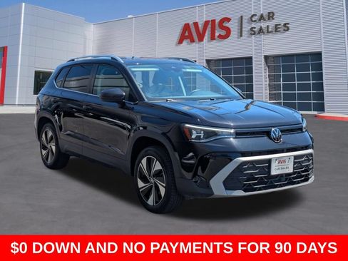 Used 2025 Volkswagen Taos SE AWD/4WD image 3