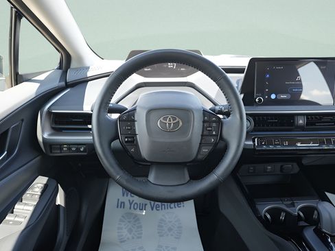 Used 2025 Toyota Prius XLE FWD image 15