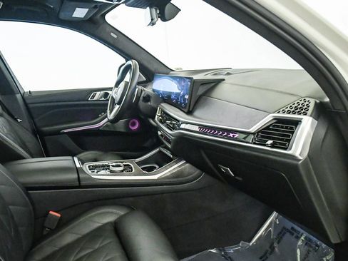 Certified 2023 BMW X7 xDrive40i w/ Executive Package image 18