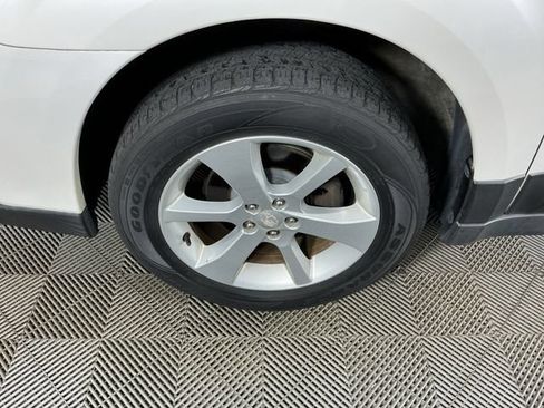 Used 2013 Subaru Outback 2.5i Premium AWD/4WD image 9