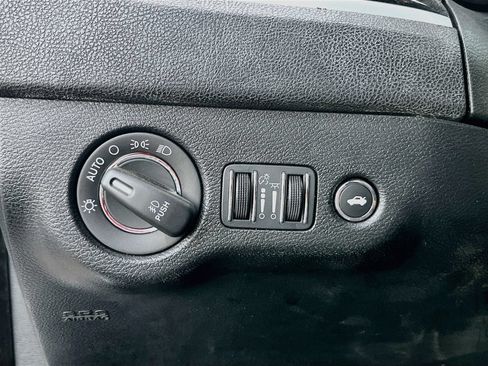 Used 2023 Chrysler 300 S RWD image 10