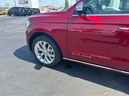 Used 2018 Ford Expedition Platinum AWD/4WD image 10