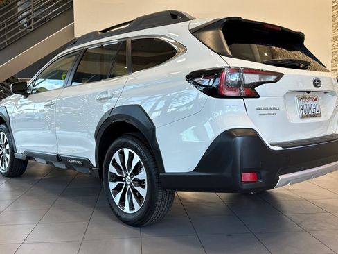 Certified 2025 Subaru Outback Limited image 3
