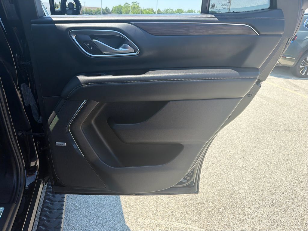 Used 2023 Chevrolet Tahoe Z71 w/ Z71 Off-Road Package AWD/4WD image 25