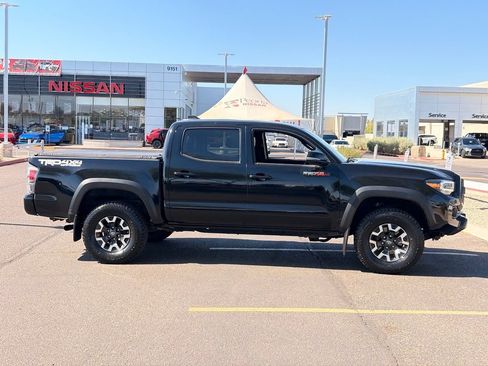 Used 2020 Toyota Tacoma TRD Off-Road w/ TRD Premium Off Road Package AWD/4WD image 7