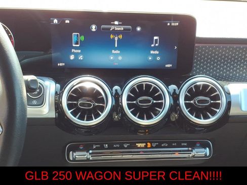 Used 2025 Mercedes-Benz GLB 250 4MATIC image 22
