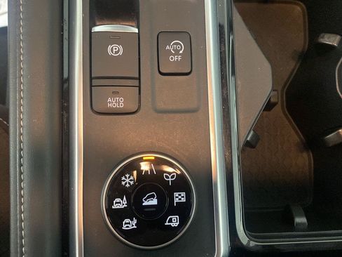 Used 2023 Nissan Pathfinder SL AWD/4WD image 8
