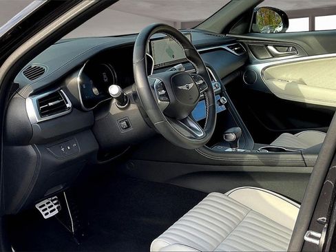 Used 2025 Genesis G70 2.5T w/ Sport Prestige Package image 17