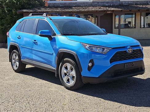 Used 2019 Toyota RAV4 XLE w/ Convenience Package image 6