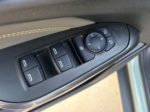 Used 2025 Chevrolet Trax ACTIV w/ Sunroof Package FWD image 11