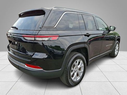 Used 2023 Jeep Grand Cherokee Limited AWD/4WD image 5