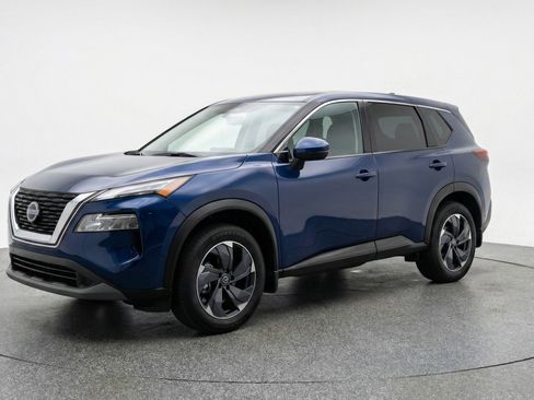 Used 2025 Nissan Rogue SV image 3