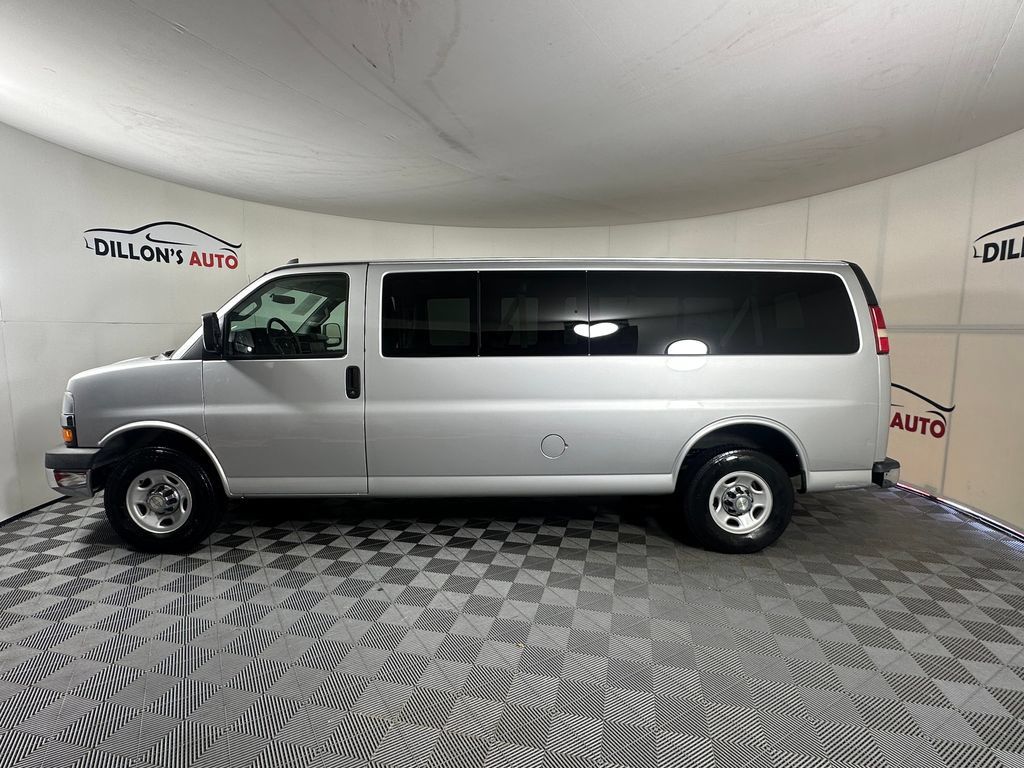 Used 2016 Chevrolet Express 3500 LT w/ LT Preferred Equipment Group RWD image 3