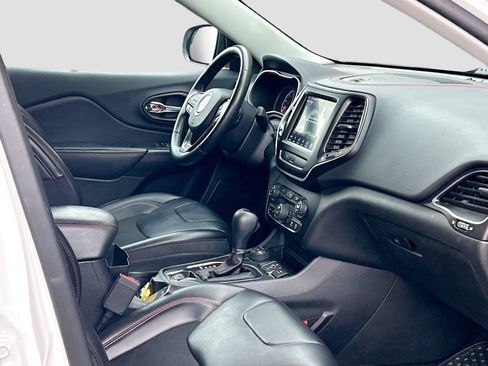 Used 2019 Jeep Cherokee Trailhawk w/ Cold Weather Group AWD/4WD image 14