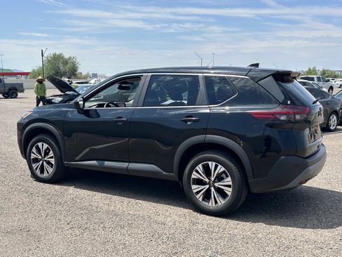 Used 2023 Nissan Rogue SV FWD image 3
