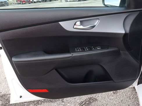 Used 2023 Kia Forte LXS image 13