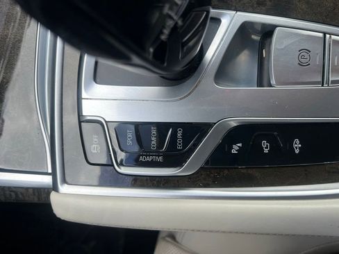 Used 2016 BMW 750i xDrive AWD/4WD image 28