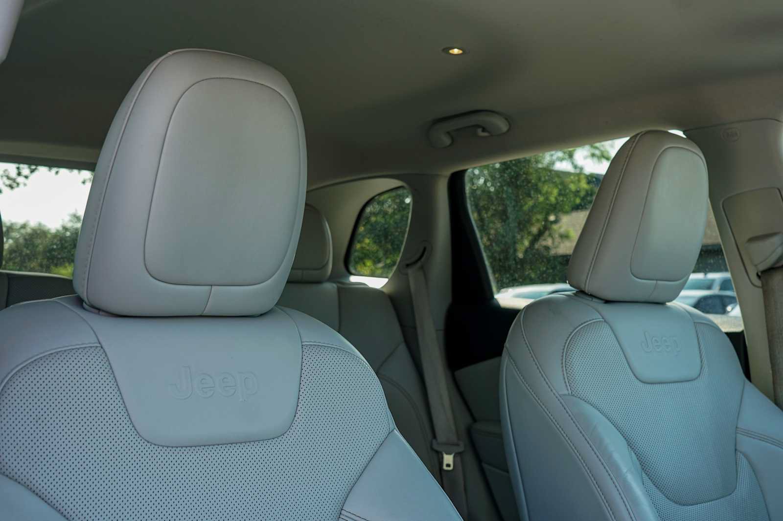 Used 2020 Jeep Cherokee Limited FWD image 28