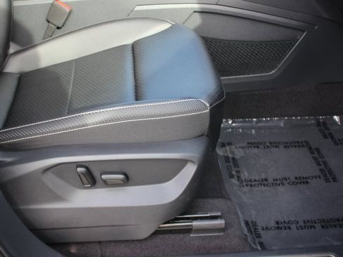 Used 2022 Volkswagen Atlas Cross Sport SEL image 32