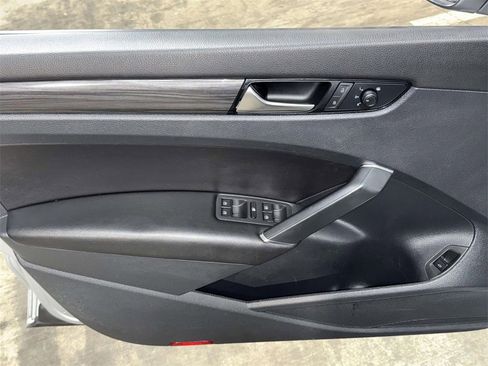 Used 2020 Volkswagen Passat 2.0T R-Line image 19