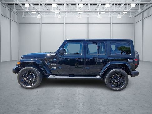 Used 2023 Jeep Wrangler Unlimited Sahara w/ Cold Weather Group AWD/4WD image 9