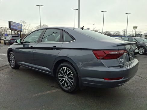 Used 2021 Volkswagen Jetta SE w/ SE Cold Weather Package image 4
