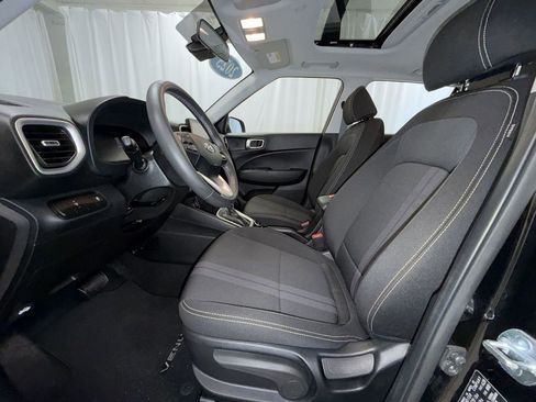 Used 2025 Hyundai Venue SEL FWD image 3