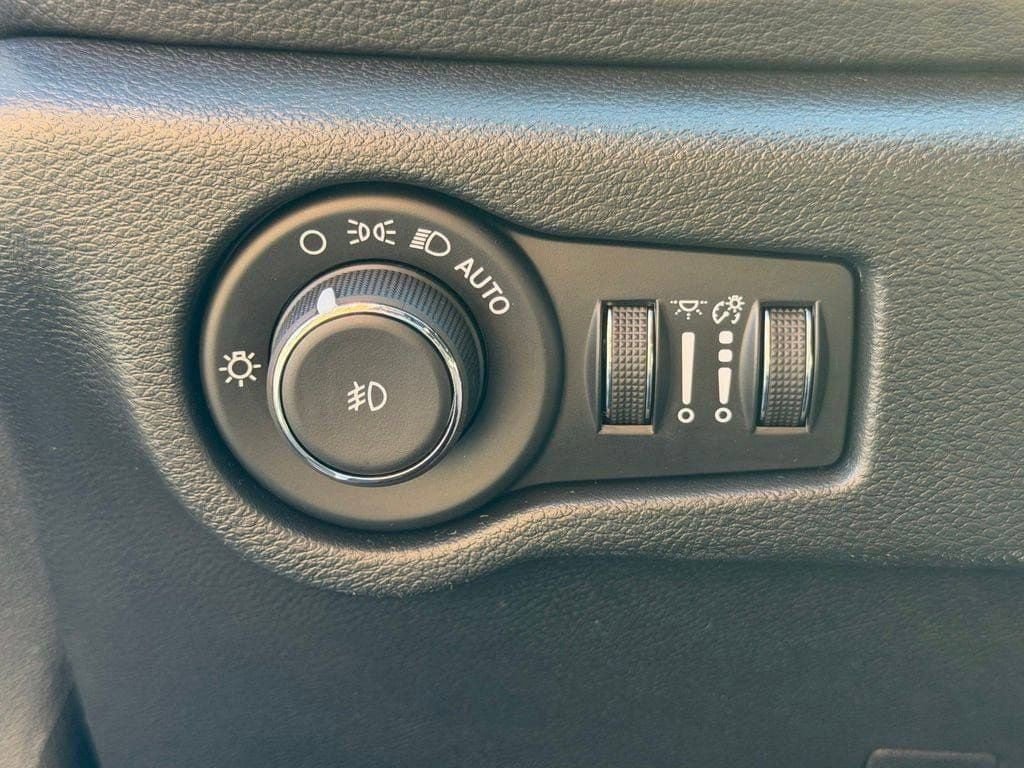 New 2026 Chrysler Pacifica Select w/ S Appearance Package FWD image 26