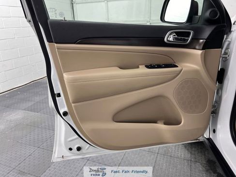 Used 2018 Jeep Grand Cherokee Laredo image 20