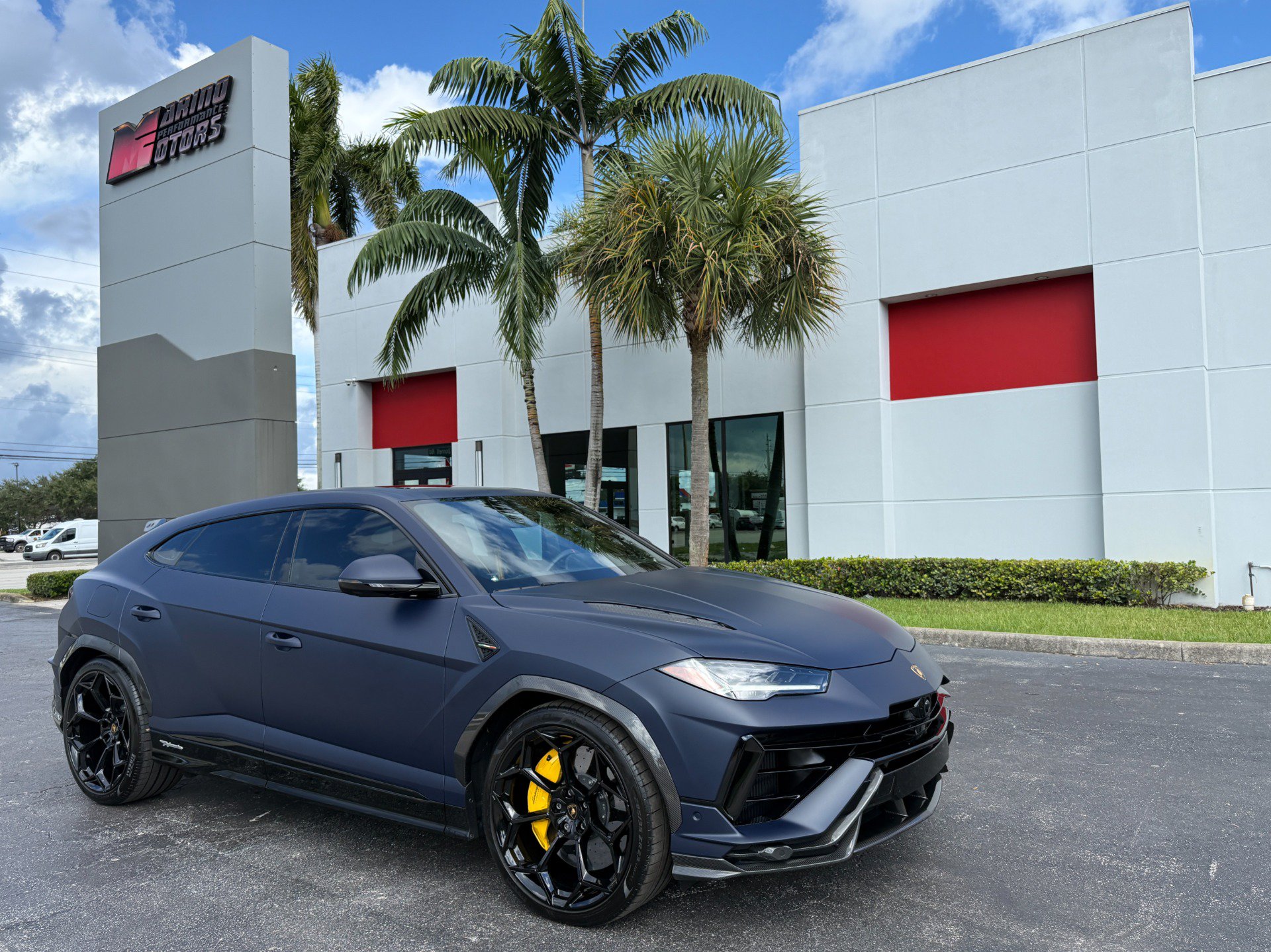 Used 2024 Lamborghini Urus Performante AWD/4WD image 1