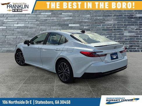 Used 2025 Toyota Camry XLE image 3