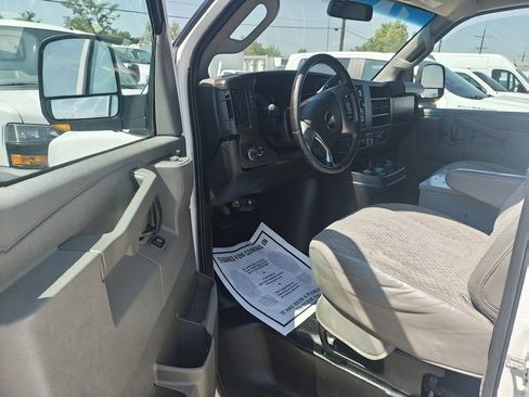 Used 2016 Chevrolet Express 2500 RWD image 8