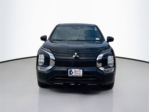 Used 2023 Mitsubishi Outlander SEL image 2