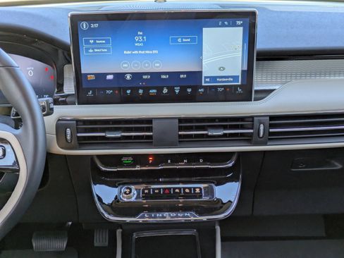 Used 2025 Lincoln Corsair FWD w/ Equipment Group 101A image 19