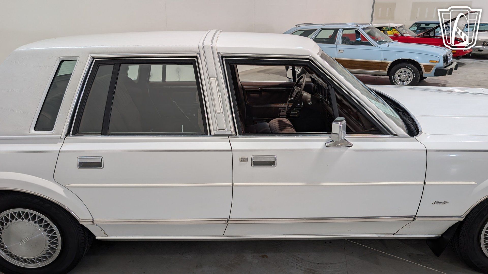 Used 1988 Lincoln Town Car RWD image 35