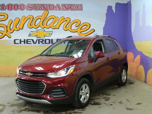 Used 2021 Chevrolet Trax LT w/ Driver Confidence Package AWD/4WD image 2