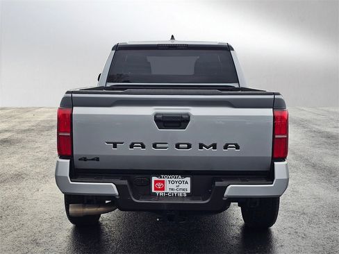Used 2025 Toyota Tacoma TRD Sport image 4