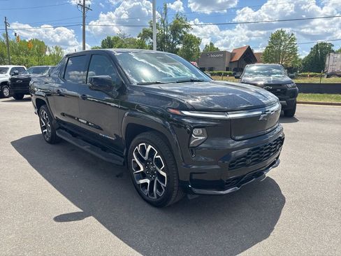 Used 2024 Chevrolet Silverado EV RST image 7