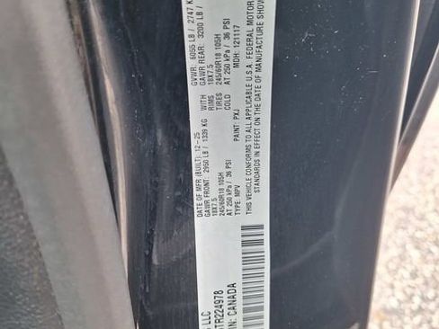 Used 2026 Chrysler Pacifica Limited FWD image 29