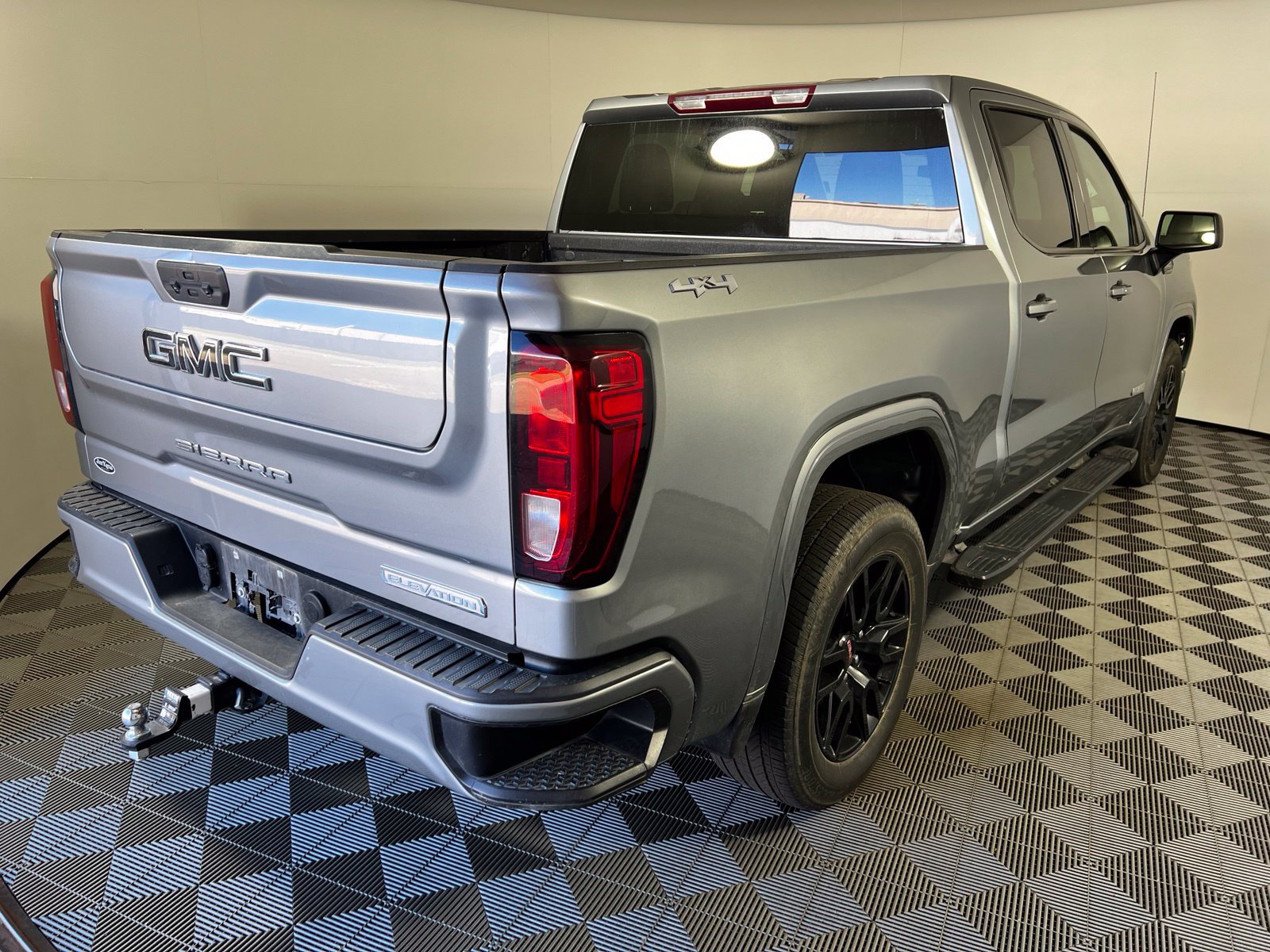 Used 2024 GMC Sierra 1500 Elevation w/ LPO, Elevation Black Package AWD/4WD image 5